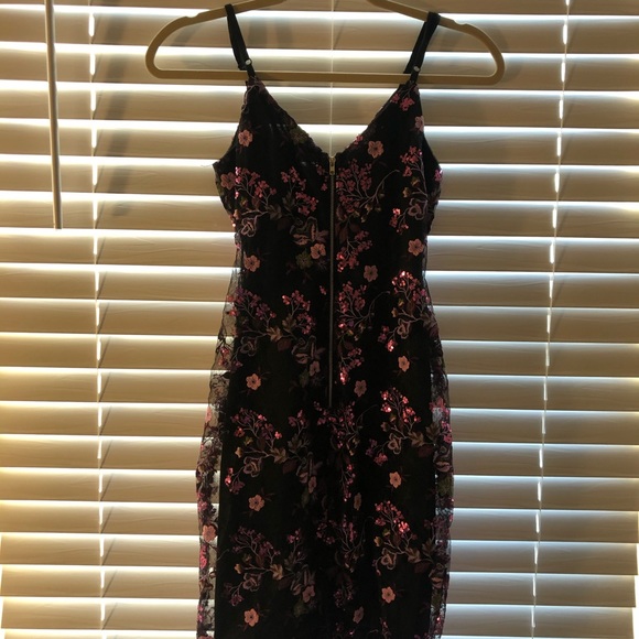 NEVER WORN Lulu’s Midi Dress Size XS - Picture 3 of 4